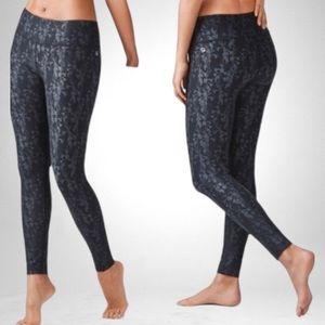 Fabletics “Salar” Powerhold Legging in Black/Petal - Sm TALL